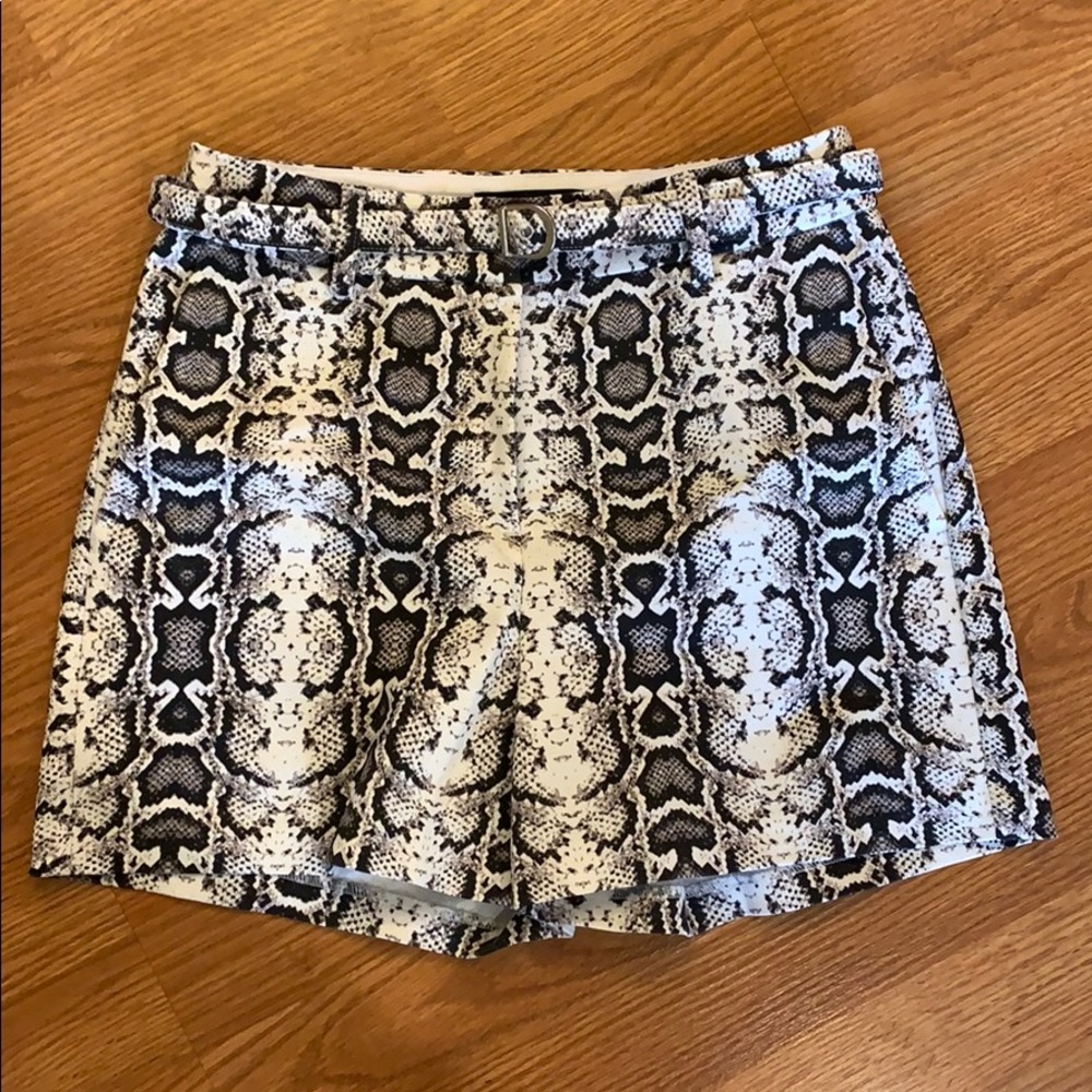 NWOT Snakeskin belted short Express